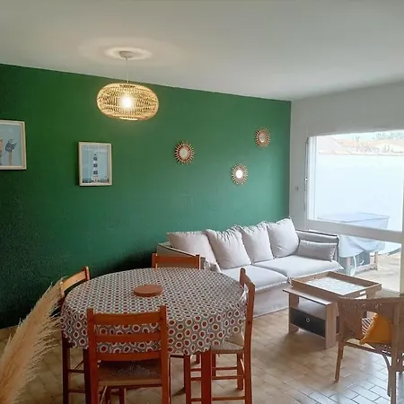Maison Chaleureuse Avec Piscine Chauffee