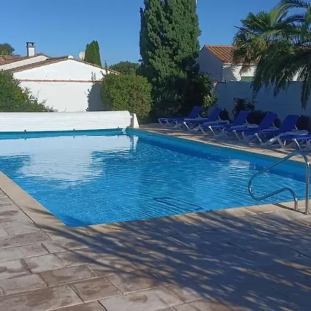 Dom wakacyjny Maison Chaleureuse Avec Piscine Chauffee Saint-Georges-d'Oleron